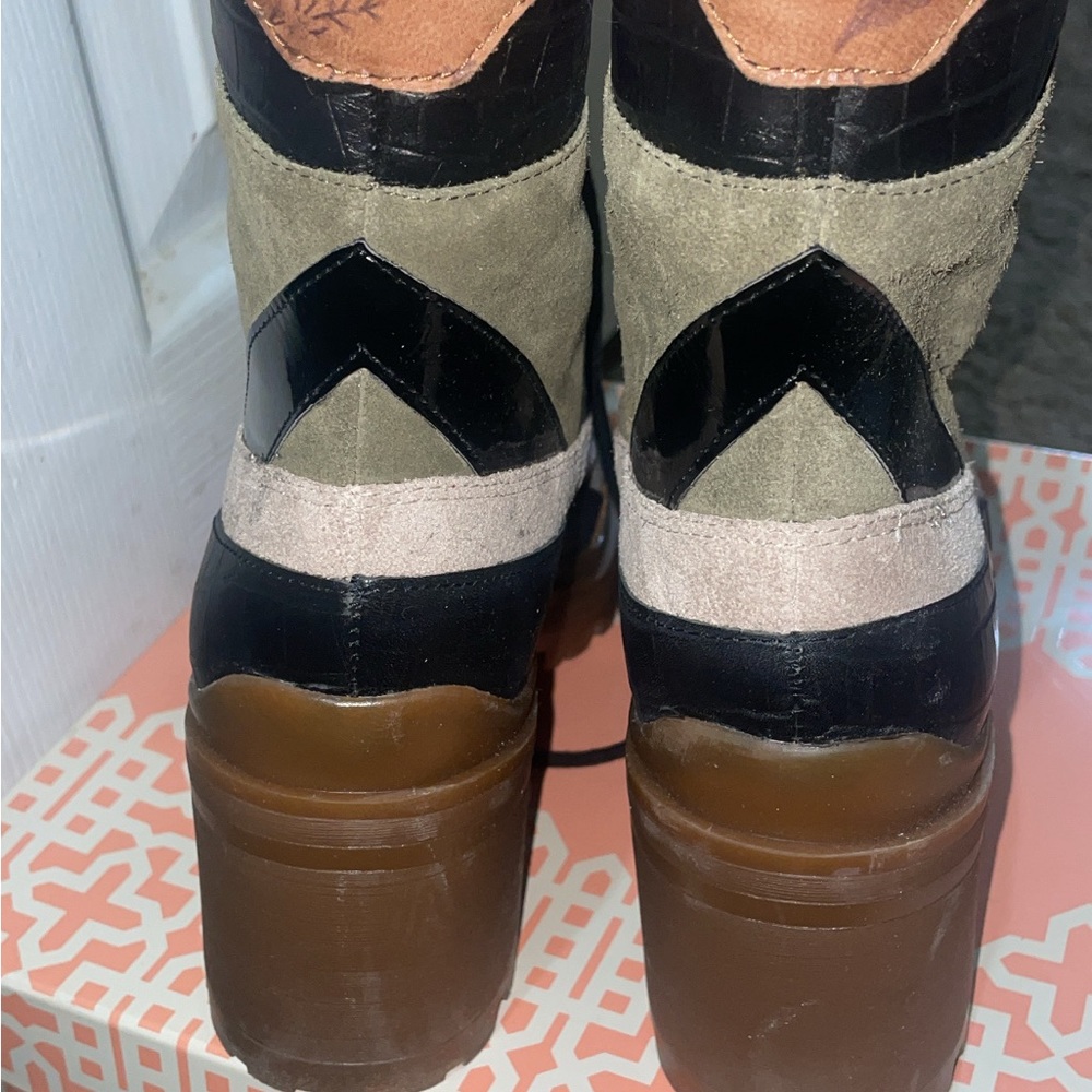 Boots - Picture 2 of 5